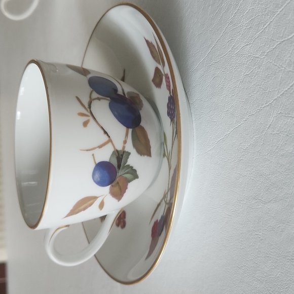 Royal Worcester "Evesham Gold" Cup and Saucer Set of 6 1961 Vintage - Picture 2 of 8